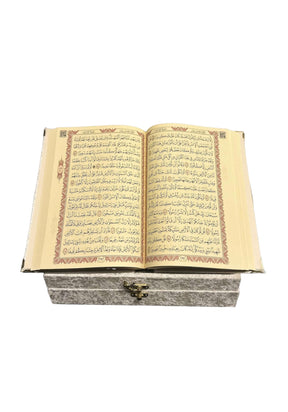 Koranen i luksusæske med holder